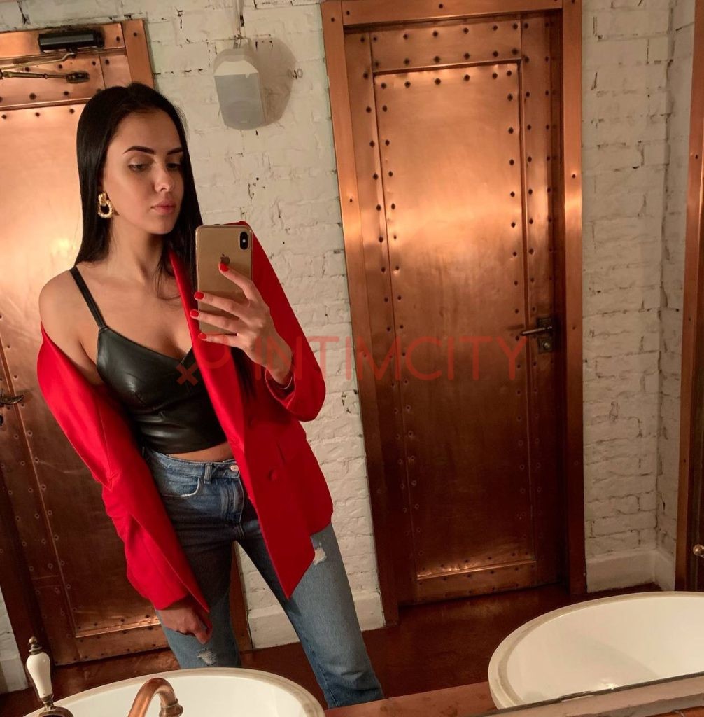 Эскортница Есения Интимсити