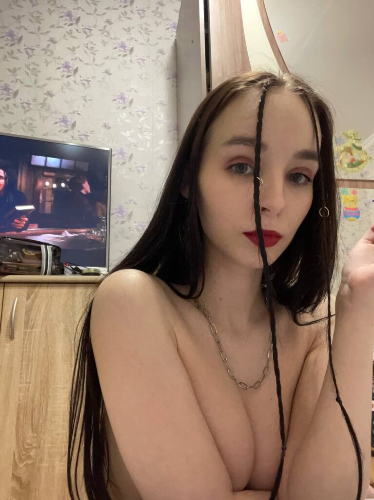 Эскортница Ада IntimCity